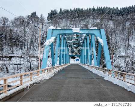 雪の湯滝橋 121762726
