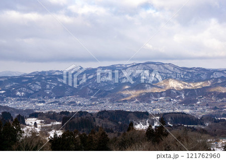 悠創の丘から望む上山市街 121762960