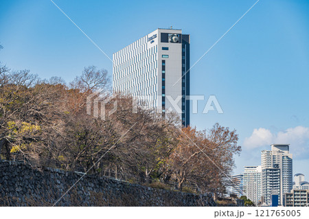 大阪市街風景 大阪城外堀越しの景観 大阪市街風景 大阪城外堀越しの景観 121765005