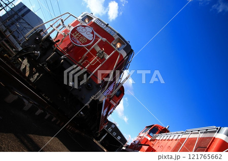 網干総合車両所に並べられたDD51-1192号機とDE10-1028号機_2024/12/15撮 網干総合車両所に並べられたDD51-1192号機とDE10-1028号機_2024/12/15撮 121765662