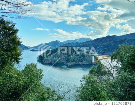 展望台から臨む宮ケ瀬湖 展望台から臨む宮ケ瀬湖 121765878