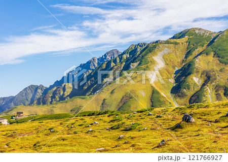 秋の立山黒部アルペンルート 紅葉の室堂平 剱岳と剱御前 秋の立山黒部アルペンルート 紅葉の室堂平 剱岳と剱御前 121766927