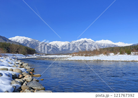 信濃大町山岳展望 冬の北アルプス後立山連峰 信濃大町山岳展望 冬の北アルプス後立山連峰 121767392