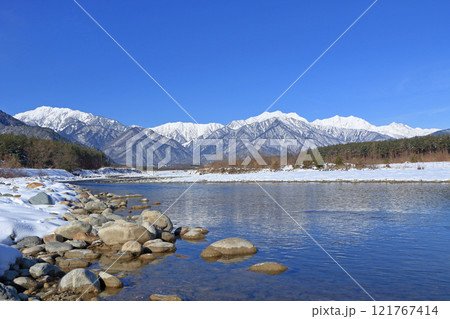 信濃大町山岳展望 冬の北アルプス後立山連峰 信濃大町山岳展望 冬の北アルプス後立山連峰 121767414