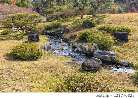 依水園（奈良市）後園の小川 121770825