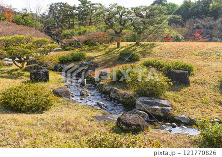 依水園（奈良市）後園の小川 121770826