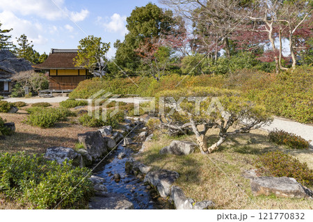依水園(奈良市)後園の小川 依水園(奈良市)後園の小川 121770832