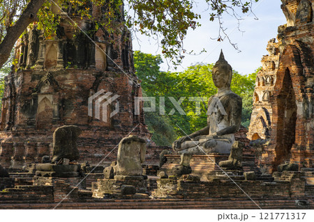 タイのアユタヤ遺跡ワットマハタート タイのアユタヤ遺跡ワットマハタート 121771317