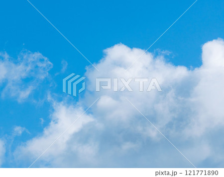 1月の青空と白い雲57 121771890
