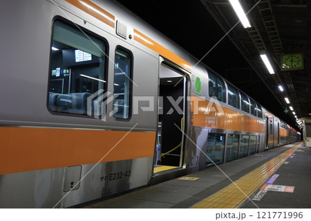 【JR東日本】E233系0番台〜グリーン車〜（中央線：高尾駅） 121771996