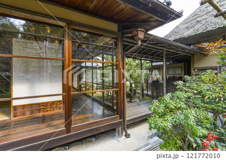 依水園（奈良市）清秀庵から氷心亭へ続く建物と渡り廊下 121772010