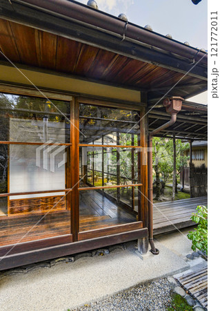 依水園（奈良市）清秀庵から氷心亭へ続く建物と渡り廊下 121772011