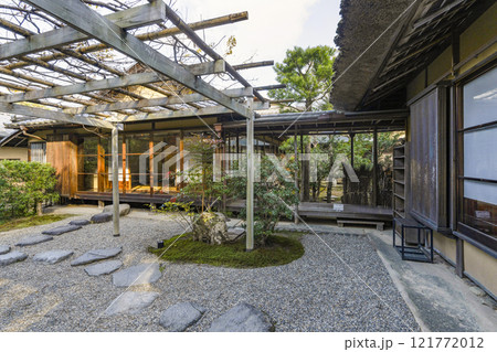 依水園（奈良市）清秀庵から氷心亭へ続く建物と渡り廊下 121772012