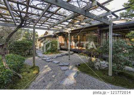 依水園(奈良市)氷心亭から見る清秀 依水園(奈良市)氷心亭から見る清秀 121772014