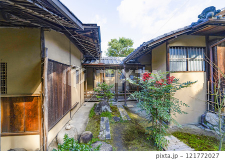 依水園（奈良市）清秀庵横の坪庭 121772027