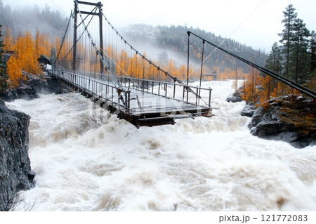 Post-apocalyptic scene 121772083