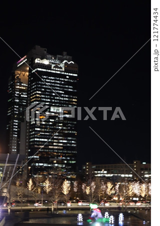 大阪駅　大阪市北区　イルミネーション　12月　冬　クリスマス　冬休み　アイススケート　寒波 121774434