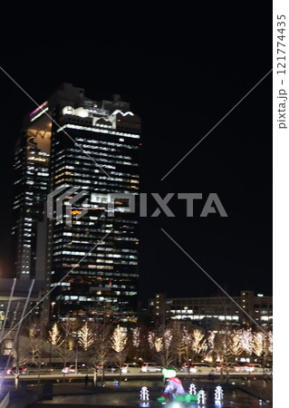 大阪駅　大阪市北区　イルミネーション　12月　冬　クリスマス　冬休み　アイススケート　寒波 121774435