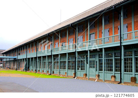 富岡製糸場の西置繭所【群馬県富岡市】 富岡製糸場の西置繭所【群馬県富岡市】 121774605