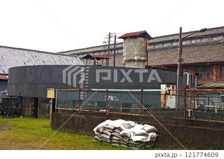 富岡製糸場の鉄水溜【群馬県富岡市】 富岡製糸場の鉄水溜【群馬県富岡市】 121774609