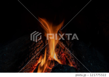 Glowing campfire flames in a dark night 121775322