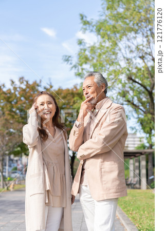 シニア　カップル 121776120