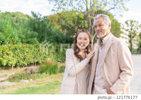 シニア　カップル 121776177