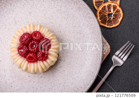 Sweet mousse tart with raspberries and filling 121776509