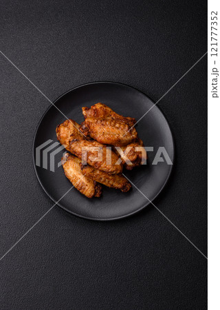 Grilled chicken wings with salt, spices and herbs 121777352