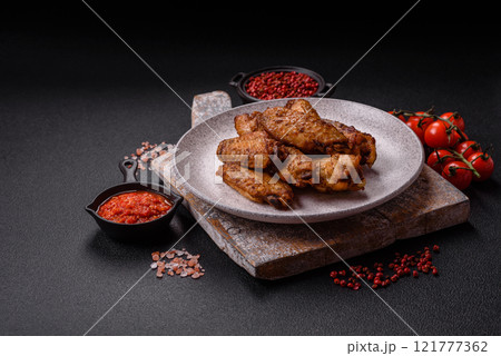 Grilled chicken wings with salt, spices and herbs 121777362