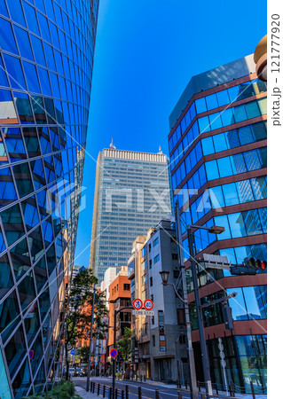 東京　港区　赤坂の都市風景（外堀通り沿い） 121777920