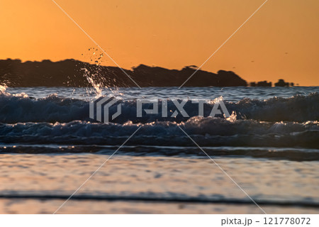 ＜夜明けの風景＞五島市香珠子海水浴場 121778072