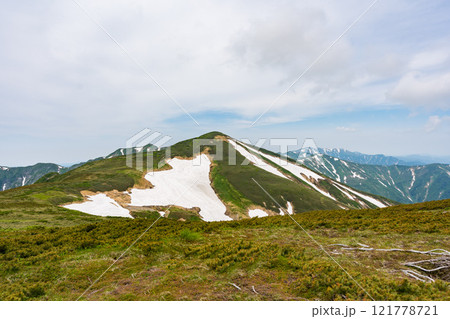 山形県の大朝日岳の山頂 山形県の大朝日岳の山頂 121778721
