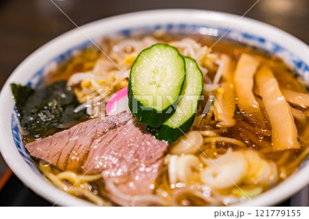 山形名物の冷やしラーメン 121779155