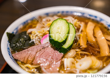 山形名物の冷やしラーメン 121779156