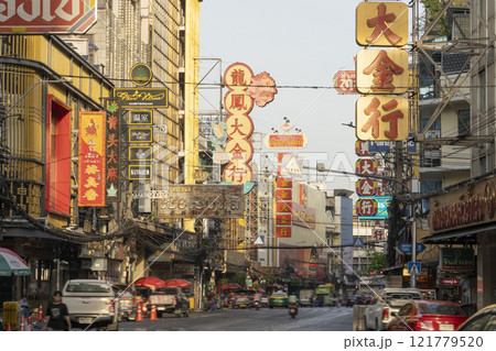 早朝のヤワラートの風景 121779520