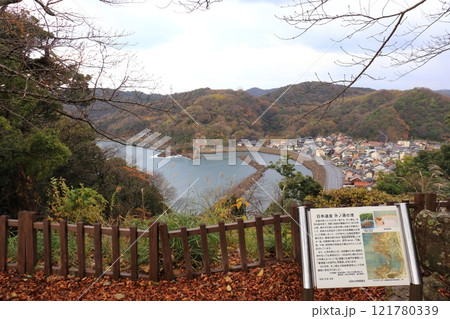 浜田城跡 本丸跡から眺める外ノ浦（島根県 浜田市） 121780339