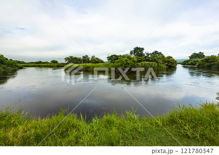【北海道_釧路湿原】湿原を流れる釧路川 7月 121780347