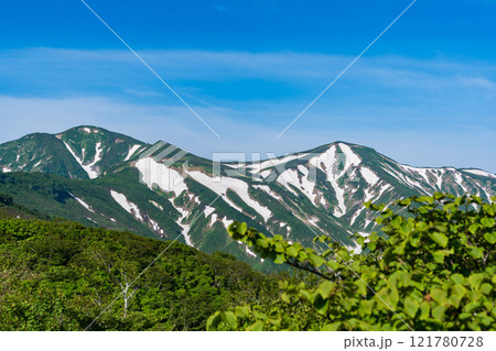 山形県の大朝日岳の山頂 山形県の大朝日岳の山頂 121780728