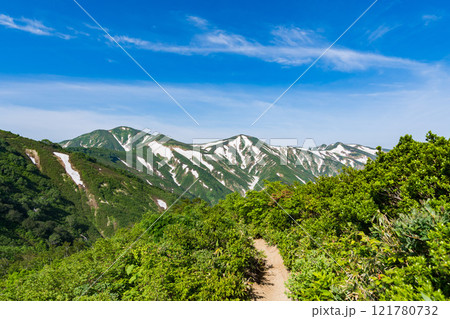 山形県の大朝日岳の山頂 山形県の大朝日岳の山頂 121780732
