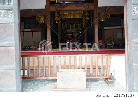 曹宗寶洞鏡山源真寺、国道19号線の山側に聳える大きなお寺です。静かな環境で、ここのお寺の彫り物は素晴 121781537