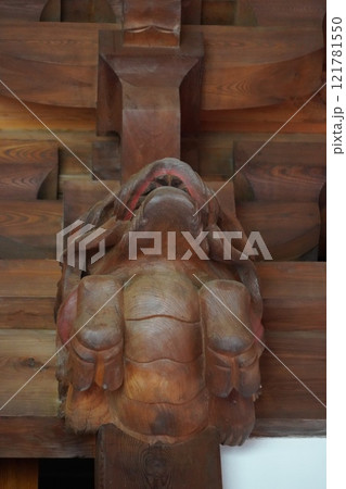 曹宗寶洞鏡山源真寺、国道19号線の山側に聳える大きなお寺です。静かな環境で、ここのお寺の彫り物は素晴 曹宗寶洞鏡山源真寺、国道19号線の山側に聳える大きなお寺です。静かな環境で、ここのお寺の彫り物は素晴 121781550