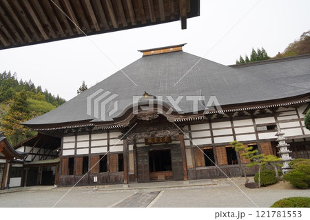 曹宗寶洞鏡山源真寺、国道19号線の山側に聳える大きなお寺です。静かな環境で、ここのお寺の彫り物は素晴 曹宗寶洞鏡山源真寺、国道19号線の山側に聳える大きなお寺です。静かな環境で、ここのお寺の彫り物は素晴 121781553