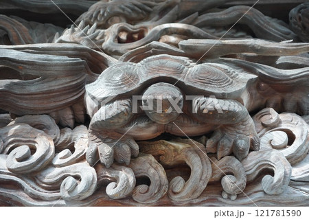 曹宗寶洞鏡山源真寺、国道19号線の山側に聳える大きなお寺です。静かな環境で、ここのお寺の彫り物は素晴 121781590