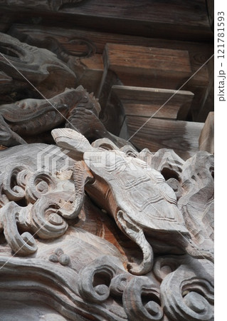 曹宗寶洞鏡山源真寺、国道19号線の山側に聳える大きなお寺です。静かな環境で、ここのお寺の彫り物は素晴 121781593