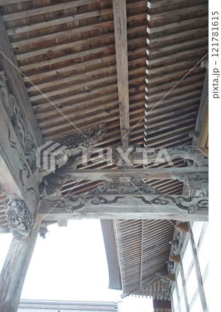 曹宗寶洞鏡山源真寺、国道19号線の山側に聳える大きなお寺です。静かな環境で、ここのお寺の彫り物は素晴 曹宗寶洞鏡山源真寺、国道19号線の山側に聳える大きなお寺です。静かな環境で、ここのお寺の彫り物は素晴 121781615