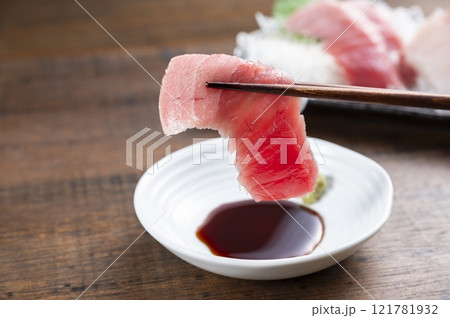 マグロの刺身 マグロの刺身 121781932