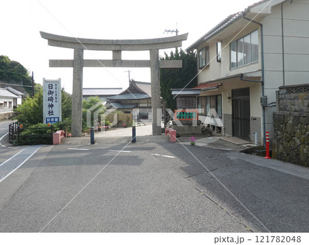 朱に彩られた優美な日御碕神社（鳥取県出雲市） 121782048