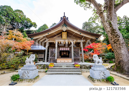 秋の竈門神社　福岡県太宰府市 121783566