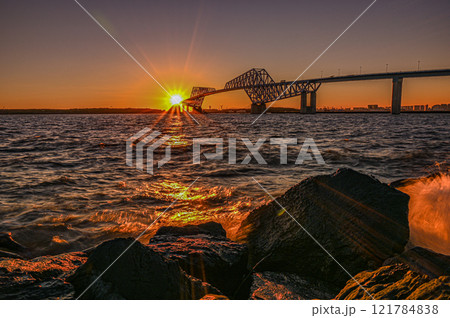 東京ゲートブリッジの夕焼け 121784838